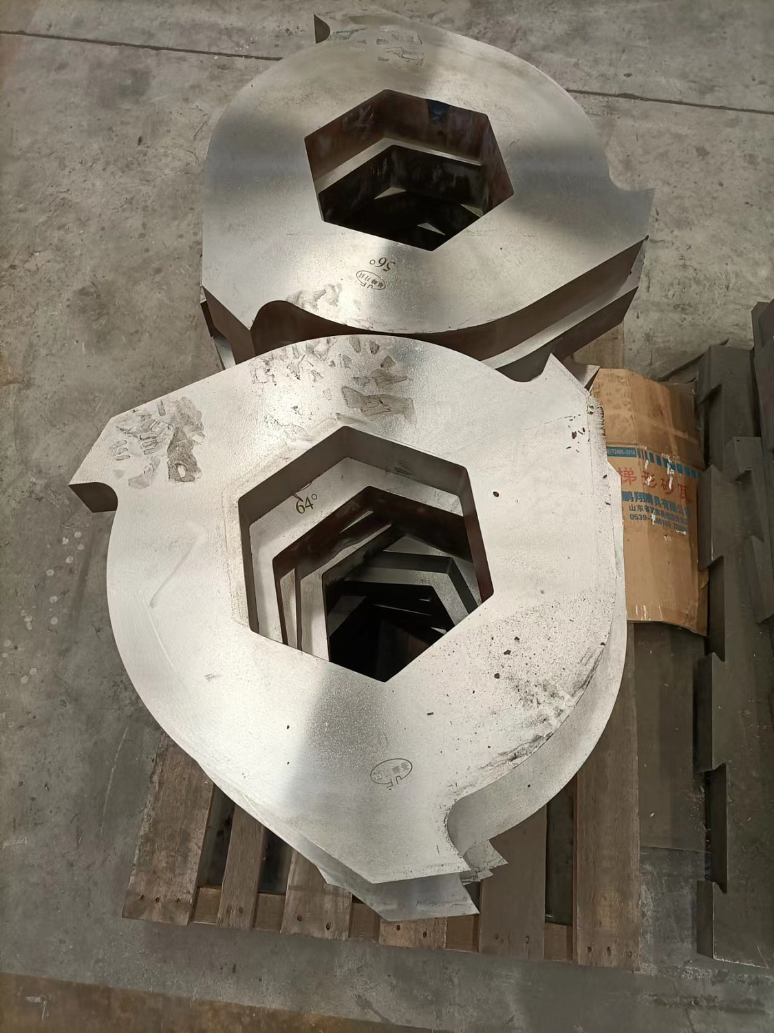 Двухвальный шредер для измельчения автомобильных шин QES-22