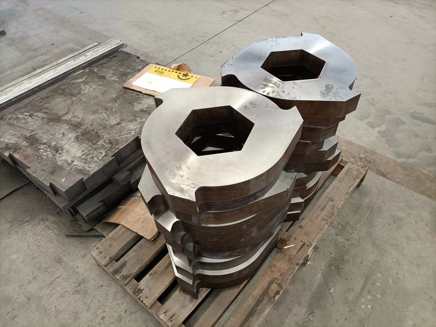 Двухвальный шредер для измельчения автомобильных шин QES-22