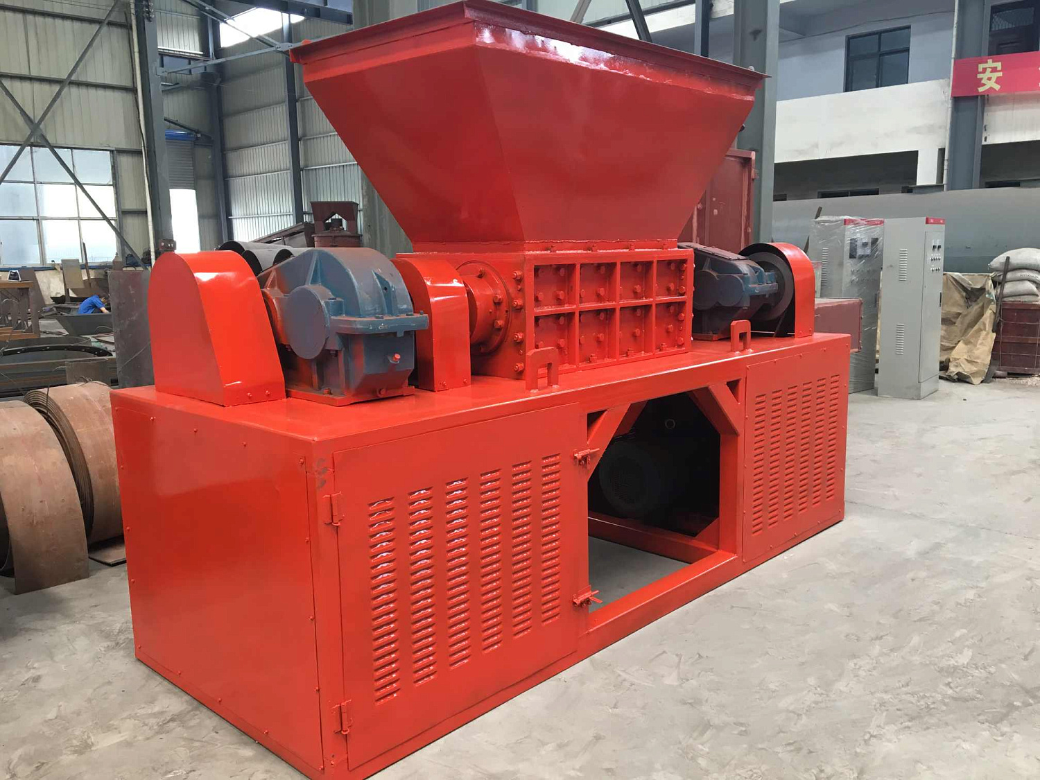 Двухвальный шредер для измельчения автомобильных шин SG1000