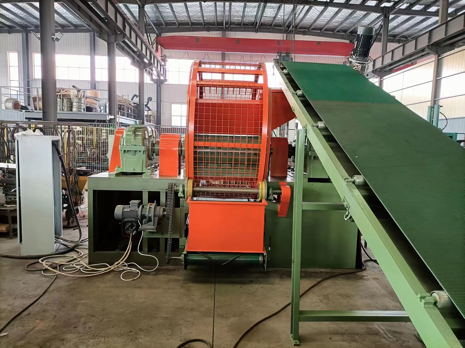 Двухвальный шредер для измельчения автомобильных шин QES-22