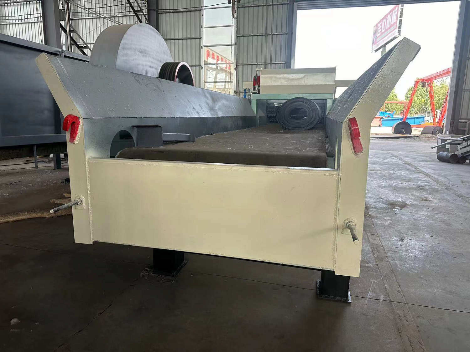 Измельчитель для древесных отходов с магнитным сепаратором SH1300