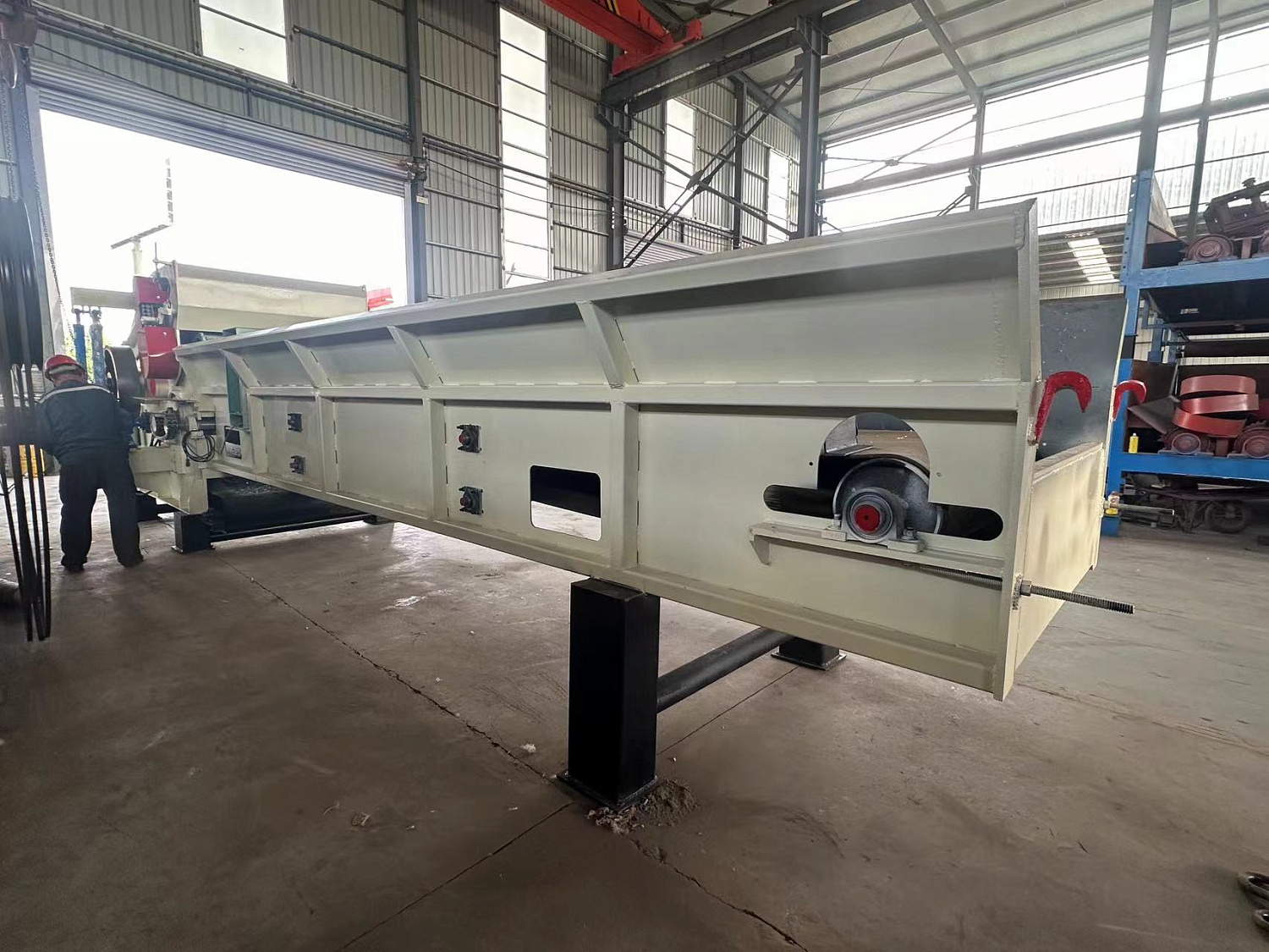 Измельчитель для древесных отходов с магнитным сепаратором SH1300