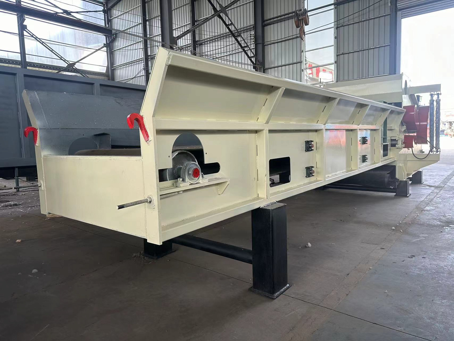 Измельчитель для древесных отходов с магнитным сепаратором SH1300